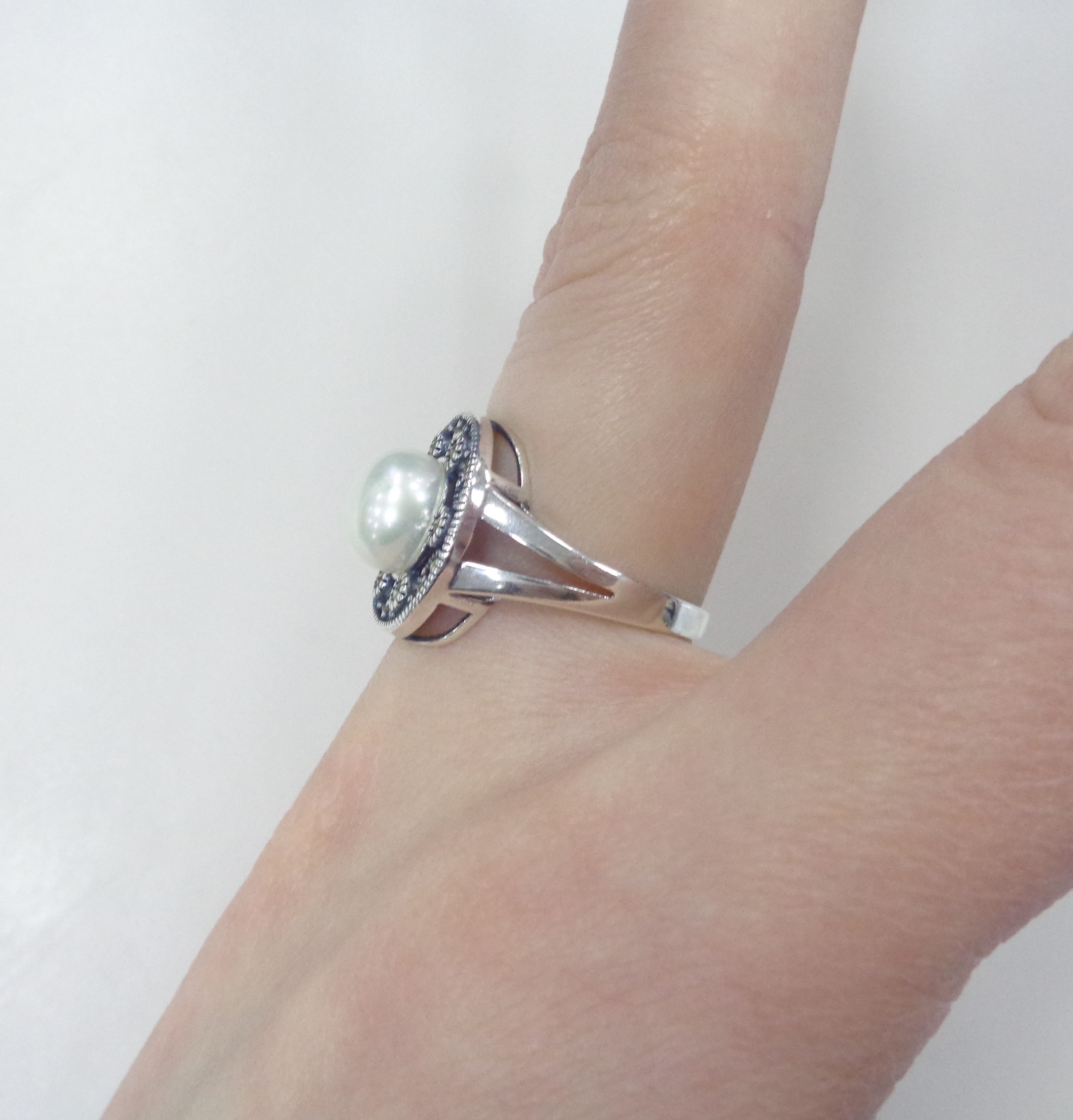 Серебряное кольцо с жемчугом